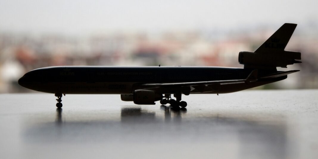 How safe is the plane? Aviation expert weight  