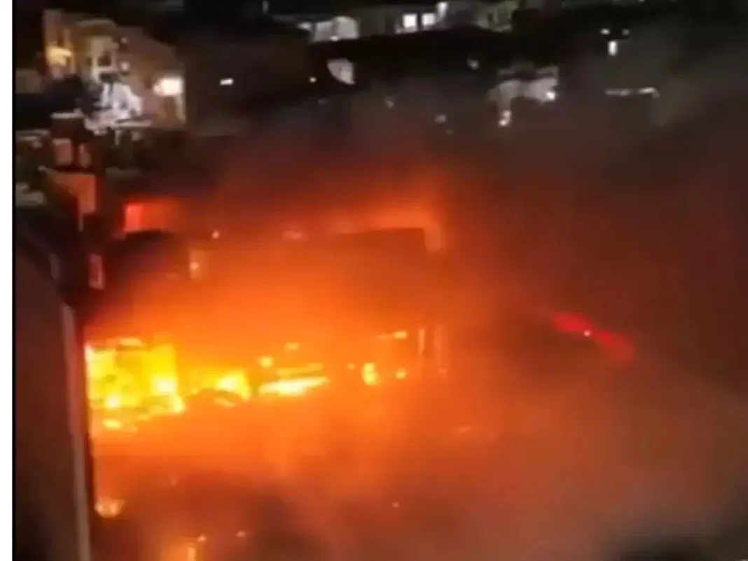 61 Iraq's fire station shopping centre killed  