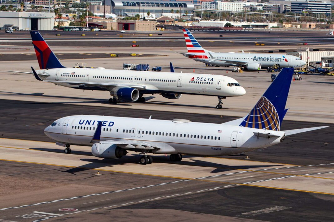 Panic spreads as smoke wafts through American Airlines flight cabin  