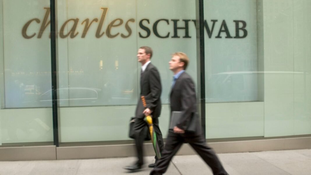 Charles Schwab vs. Robinhood: Which is better for you?  