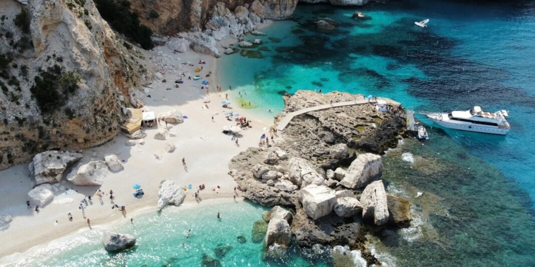 Delta asks flyer to vote for a new European flight route  