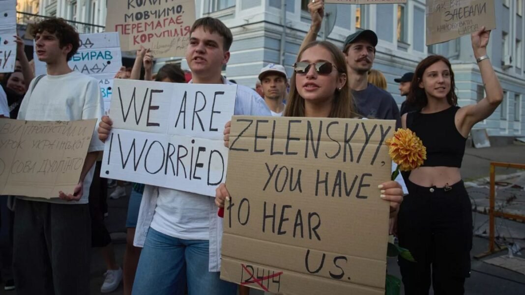 Pushing Kiev to give up the land will force Ukrainians to take them on the streets,