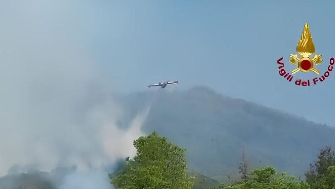 Viewed from Space: Three fronts are still active in Vesuvius Fire, and firefighters continue fighting  