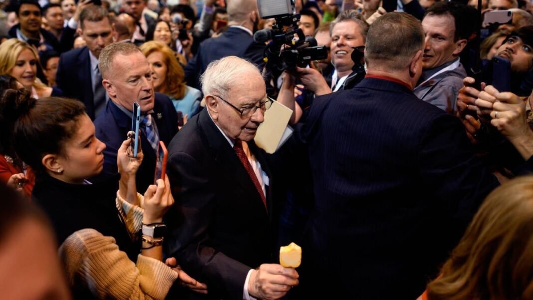 Warren Buffett is surrounded by press and fans as he arrives at the 2019 annual shareholders meeting in Omaha, Nebraska.