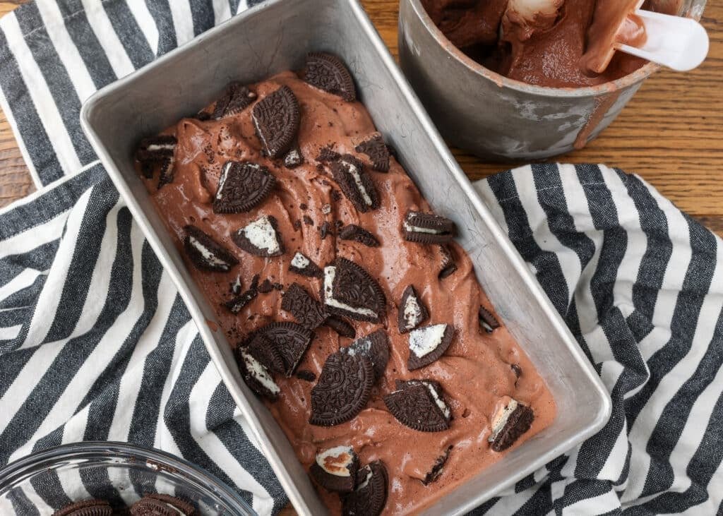 Chocolate Oreo Ice Cream - Barefeet in the Kitchen
