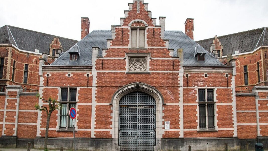 Overcrowding and violence in a Belgian prison: 