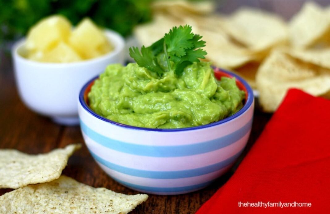 Pineapple Guacamole [Raw Vegan] – One Green Planet
