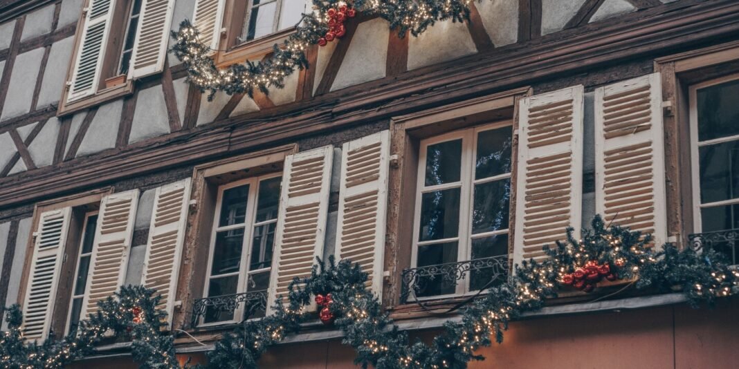 When to book holiday flights in 2025 to get the best deal  