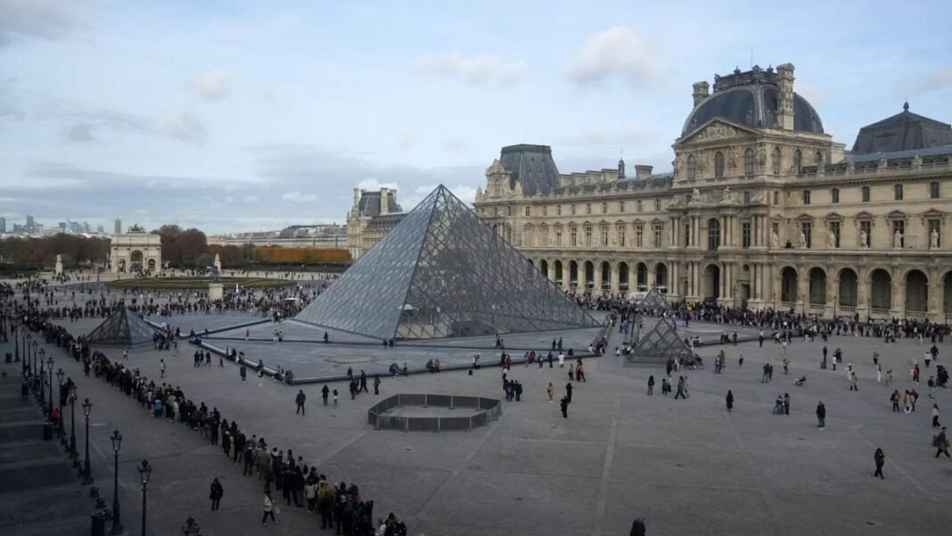 Louvre Secretly Transfers Part of Jewelry Collection to Bank of Louvre Secretly Transfers Part of Jewelry Collection to Bank of France's Underground Vault