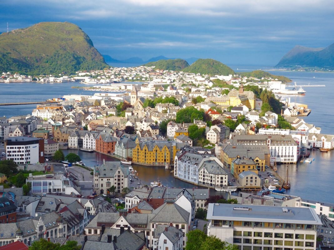 Norway's most beautiful coastal cities and towns that you must visit!  