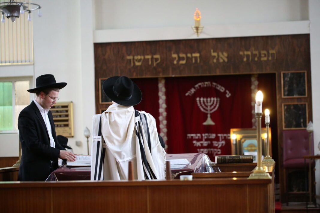 Yom Kippur Synagogue stab wounds leave two deaths  
