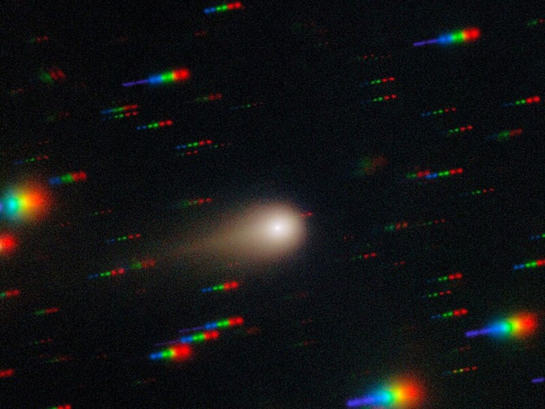 What is the mysterious acceleration of comet 3I/ATLAS that is dividing scientists' opinions?  