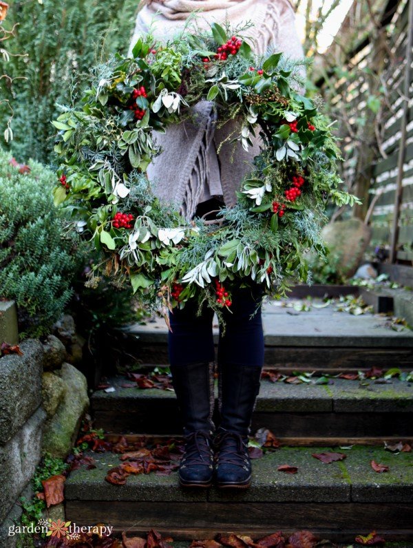Garden-Therapy-2018-Natural-Christmas-Wreath.jpg 17 DIY Christmas Wreath Ideas to Make This Year