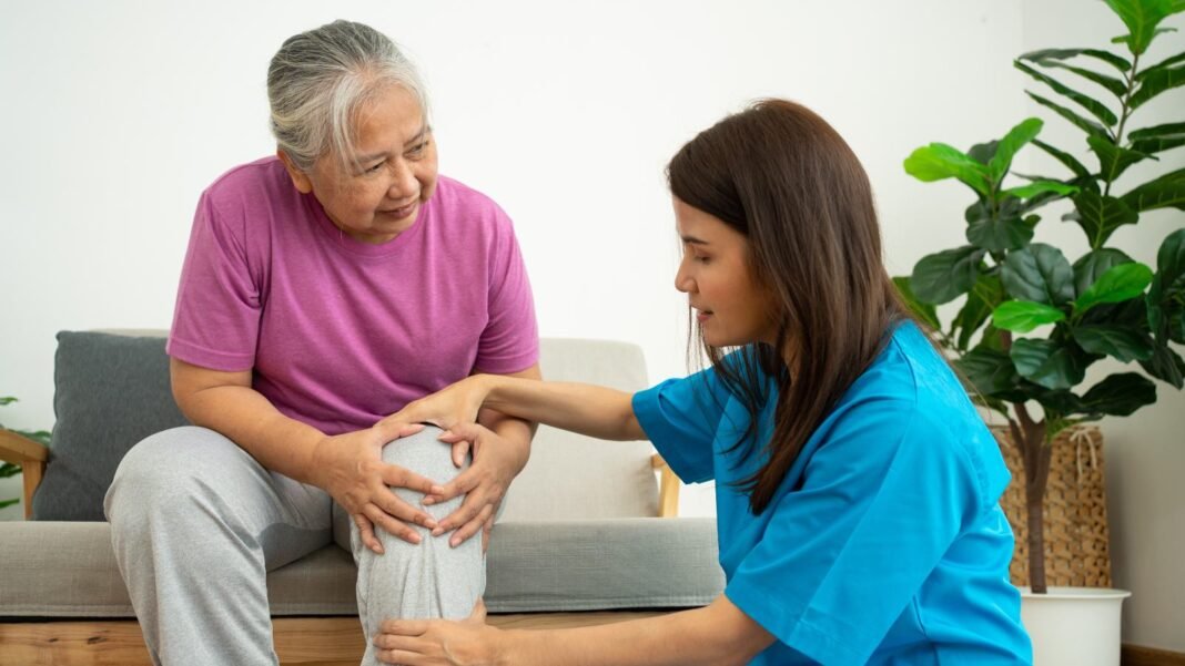 Worried about your parent's knee pain? 7 exercises for seniors recommended by experts  