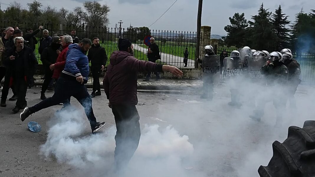 Greek police fire tear gas at protesting farmers threatening to block Thessaloniki airport  