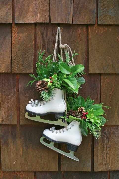 How to Make a Vintage-Inspired Skate Christmas Swag