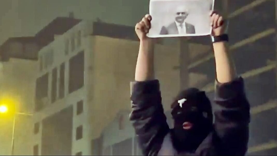 Viral rumors are flooding the web as protests in Iran continue. The main ones are:  