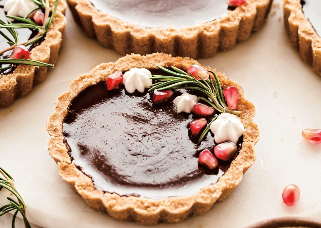 Gingerbread Spiced Pies [Vegan] – One Green Planet