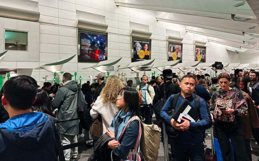 shutterstock_2679970063-scaled-e1767447737645.jpg DNA law: U.S. new biometric rules spark controversy over privacy and travel