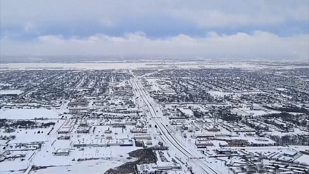 video. Drone footage shows snow-covered US cities and snowplows at work  
