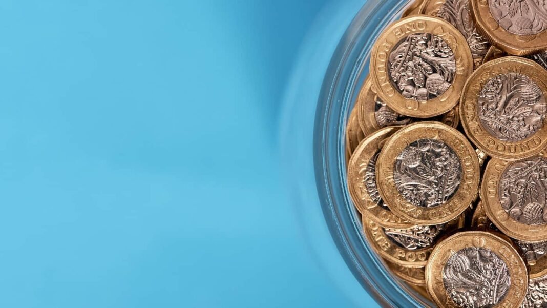 How much do you need to realistically aim for £500 UK money in a Jar on a background