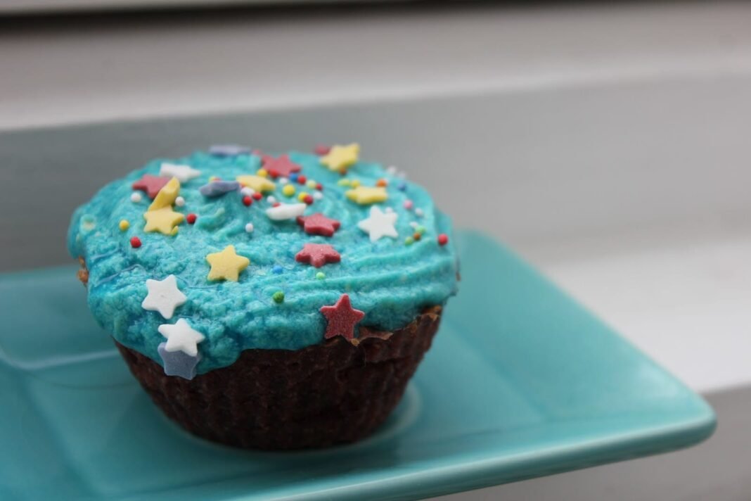 Alice’s Wonderland Birthday Cupcake [Vegan] – One Green Planet