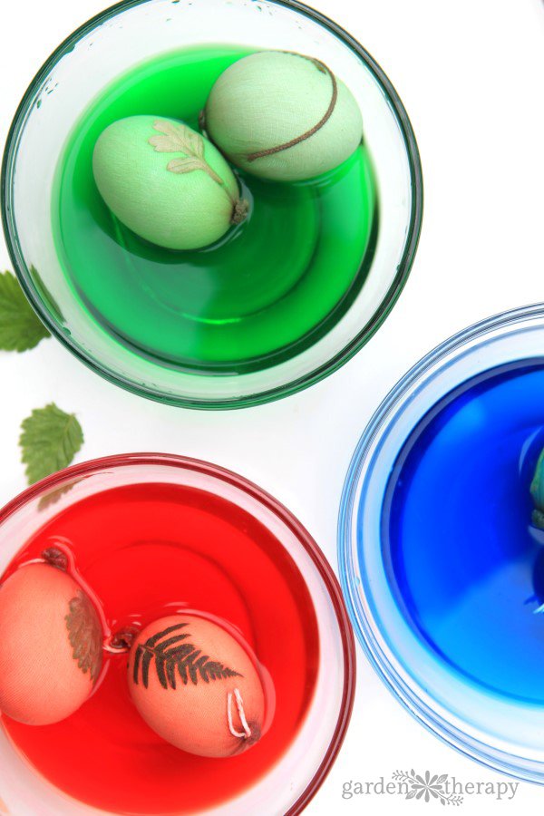 leaf-imprint-Easter-eggs-1.jpg How to make dyed leaf imprint Easter eggs