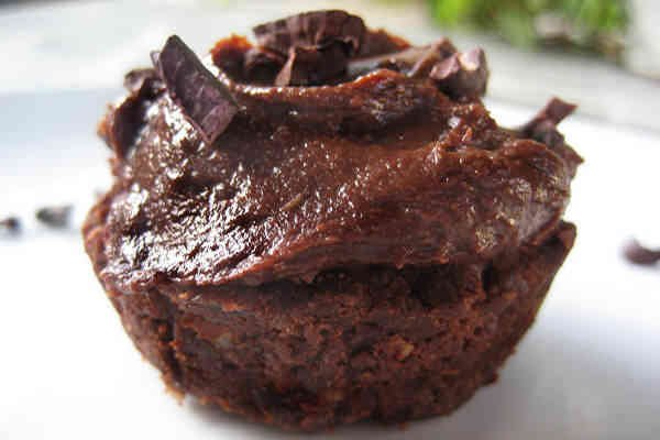 mini-chocolate-cupcakes1.jpg 8 Super Cute Vegan Cupcakes That Are Almost Too Pretty to Eat – One Green Planet