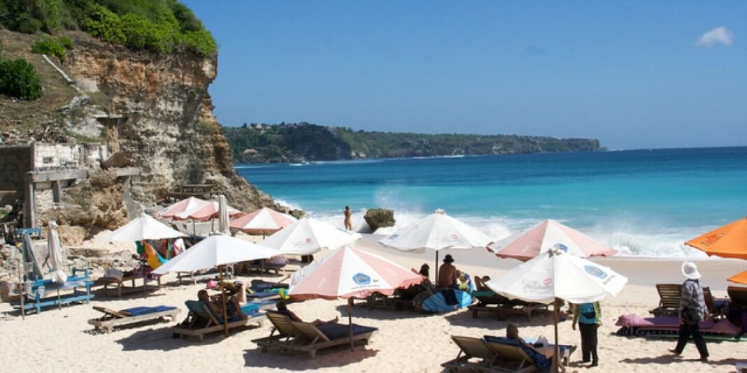 How to live and work abroad  