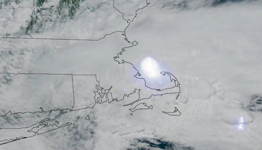 meteor.jpg People heard a loud bang and felt their house shake. NASA claims a meteorite is the cause